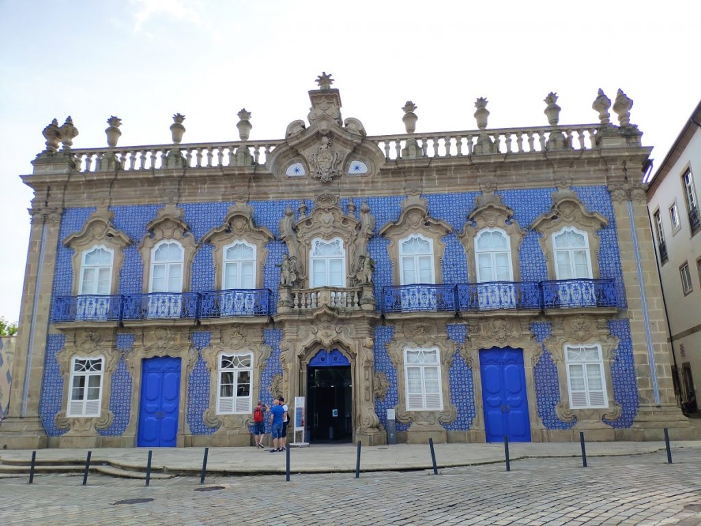 Casa do Raio, con la fachada estilo rococó de azulejos
